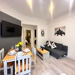 Kensington High Street Posh Flat