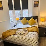 Kensington High Street Posh Flat